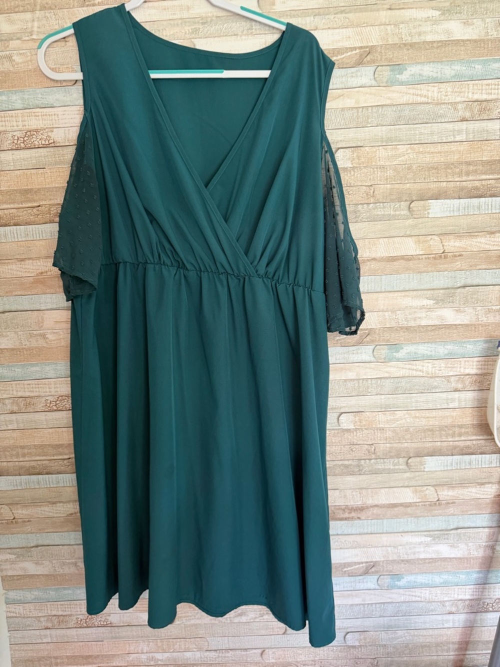 SHEIN Emerald Green Cold-Shoulder V-Neck Midi Dress
